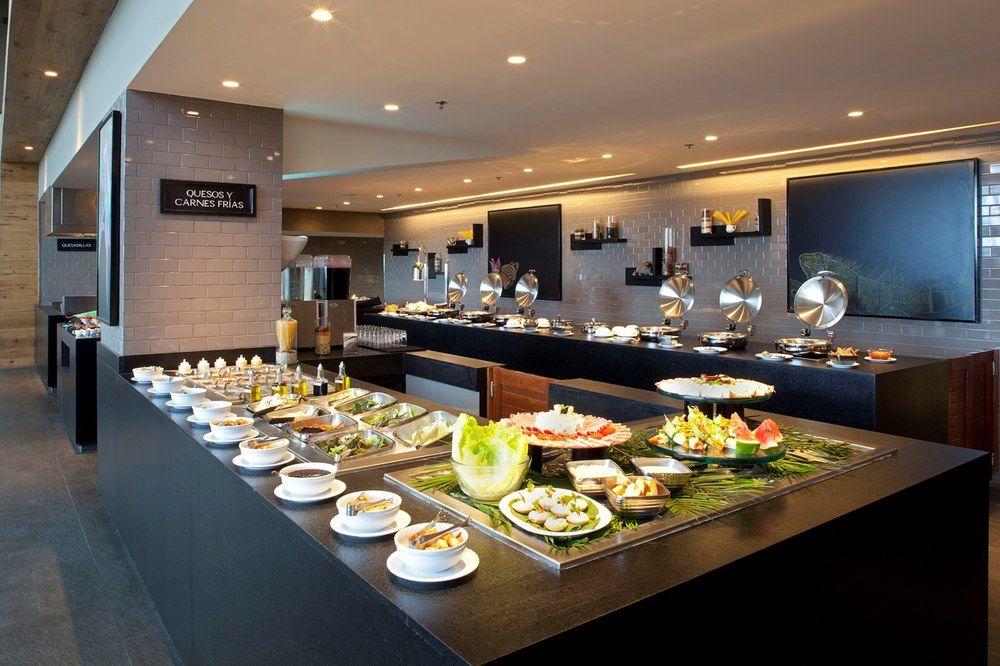 Marriott Tuxtla Gutierrez Hotel Exterior photo A buffet at a hotel