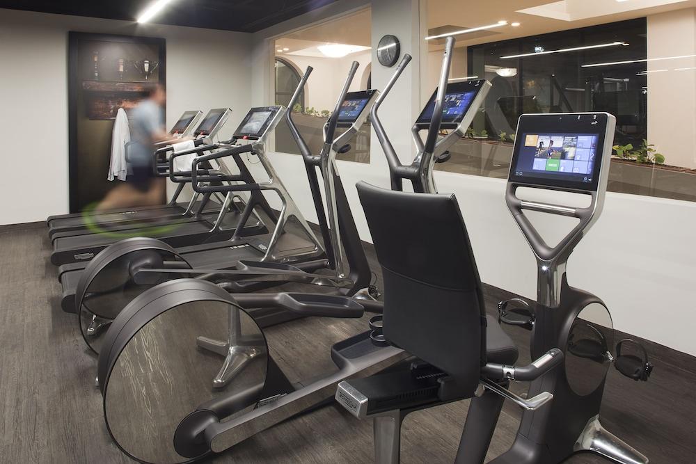 Marriott Tuxtla Gutierrez Hotel Exterior photo CrossFit equipment