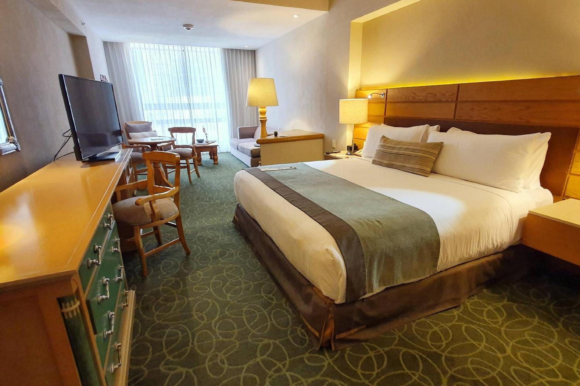 Marriott Tuxtla Gutierrez Hotel Exterior photo A room at the hotel