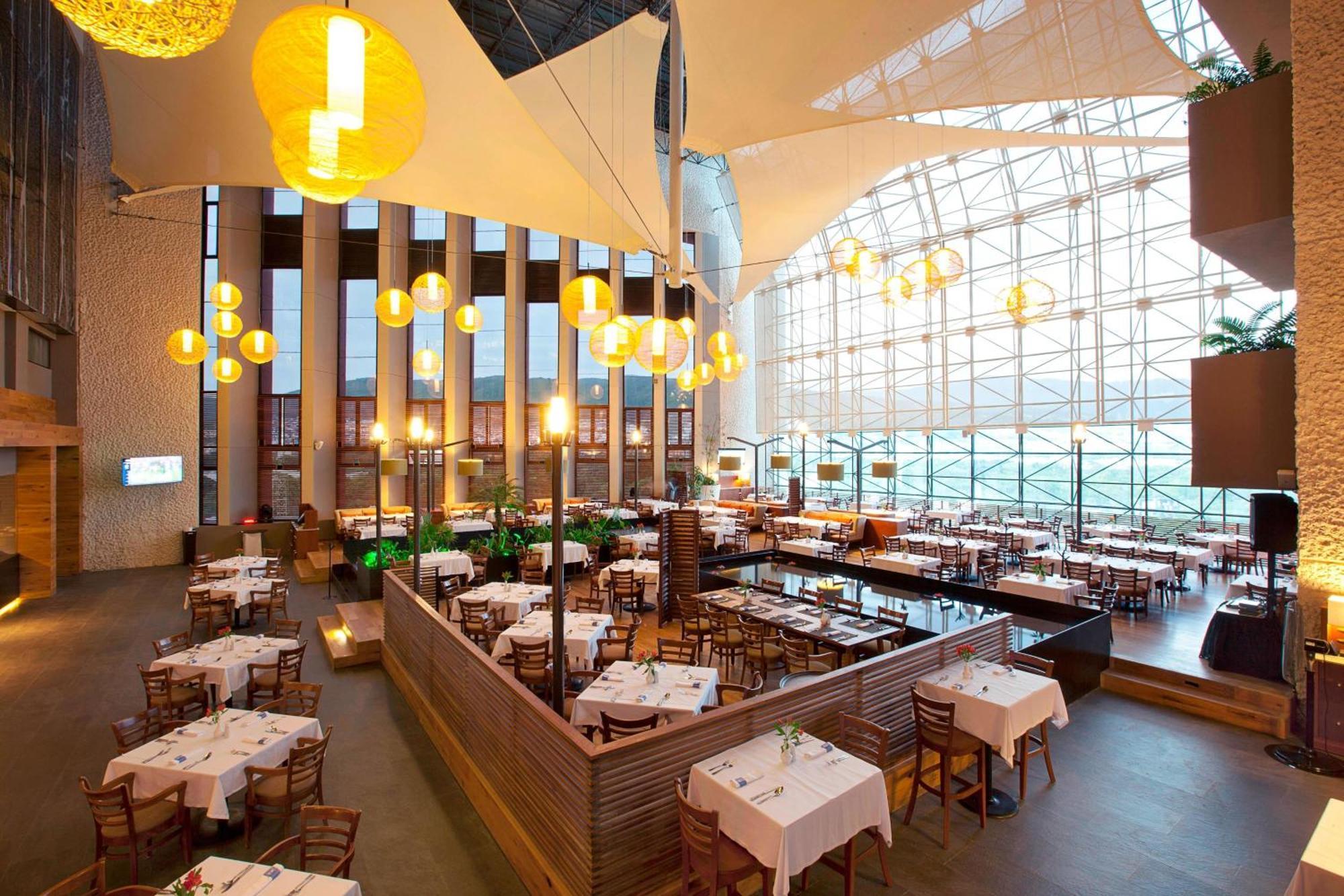 Marriott Tuxtla Gutierrez Hotel Exterior photo The restaurant