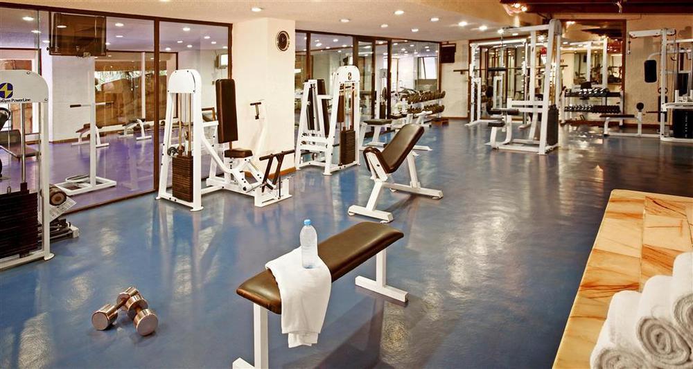 Marriott Tuxtla Gutierrez Hotel Facilities photo The gym at the Taj Bengal