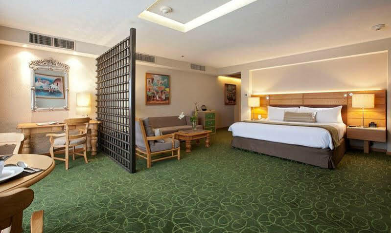 Marriott Tuxtla Gutierrez Hotel Exterior photo A room at the hotel